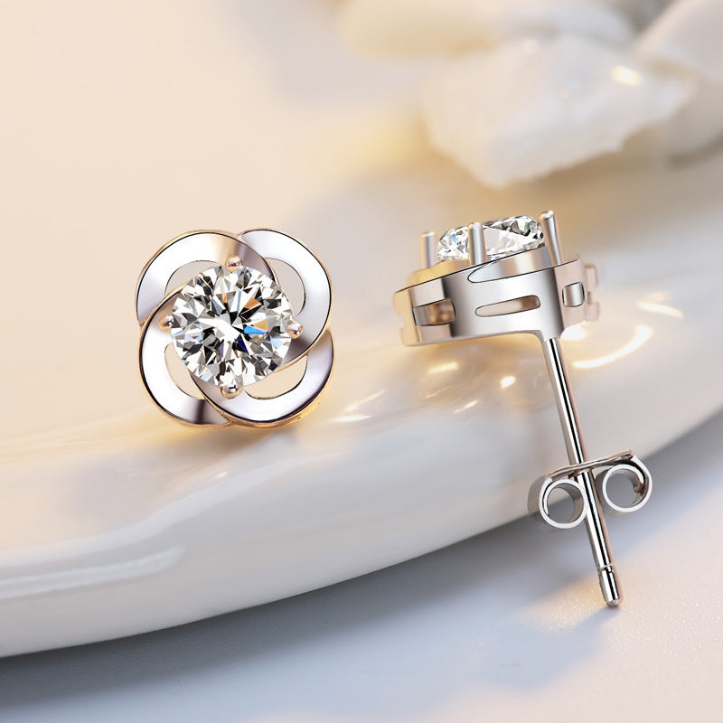 Load image into Gallery viewer, silver clover earrings
